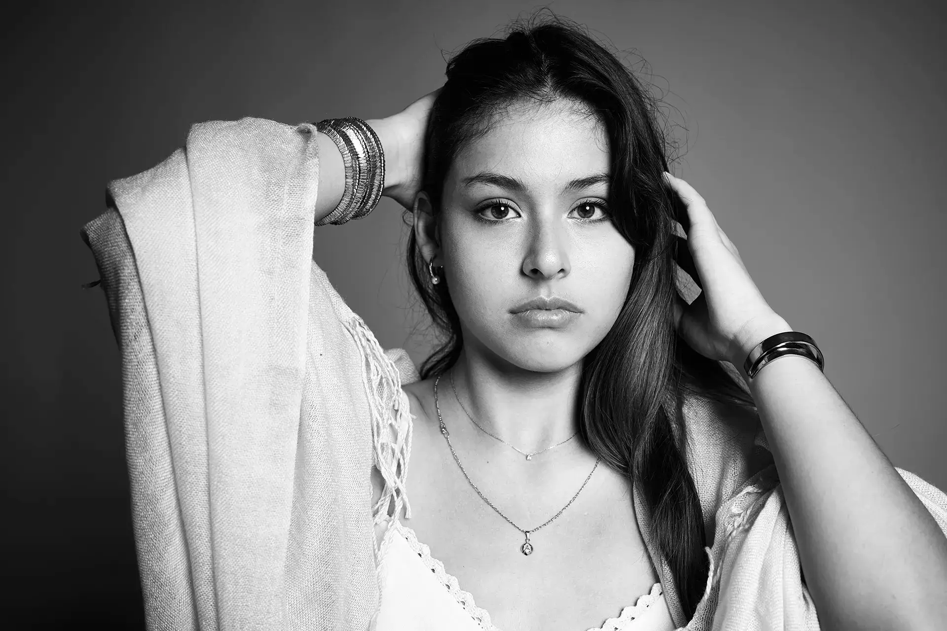 Modèle femme en séance photo au studio Tarbes