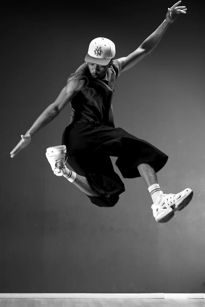 Portrait saisissant le saut de FAKRI chez DANS6T de TARBES. Photo réalisée en noir et blanc par le Studio Tajan.